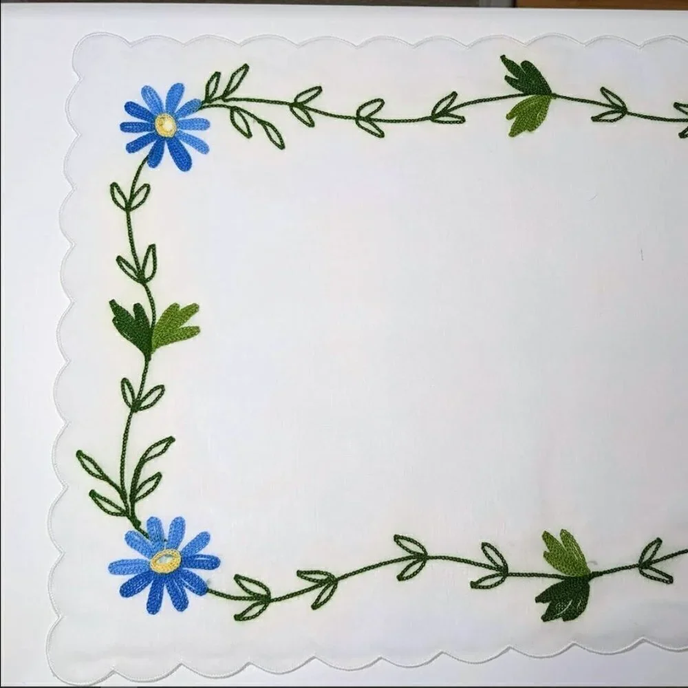 Daisy Embroidered Lace Placemats & Napkins Set (x4)